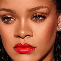 Rihanna poursuit son père en justice