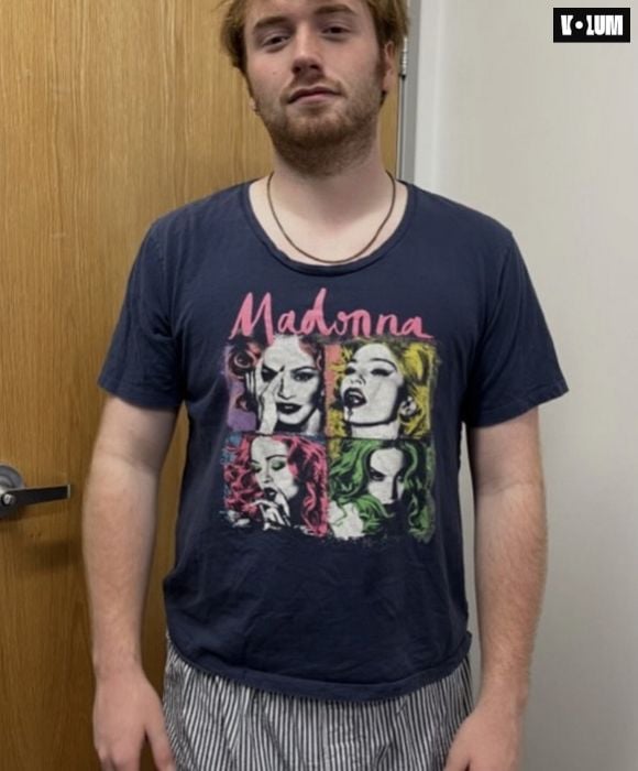 Cooper Hoffman arborant un t-shirt Madonna.