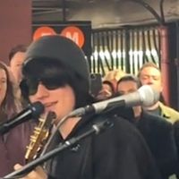 Cette star de la pop donne un concert dans le métro