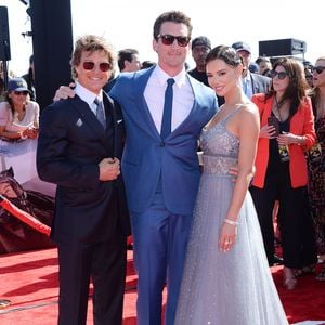 Tom Cruise, Miles Teller et sa femme Keleigh Sperry - Première du film "Top Gun : Maverick" au musée de l'USS Midway à San Diego en Californie. Le 4 mai 2022