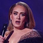 Adele "partiellement sourde" : ses révélations