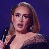 Adele "partiellement sourde" : ses révélations