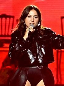 "C'était impossible" : cette chanteuse française reporte son prochain album et sa tournée
