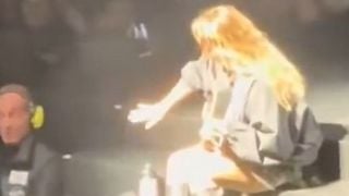 Louane recadre un agent de sécurité en plein concert