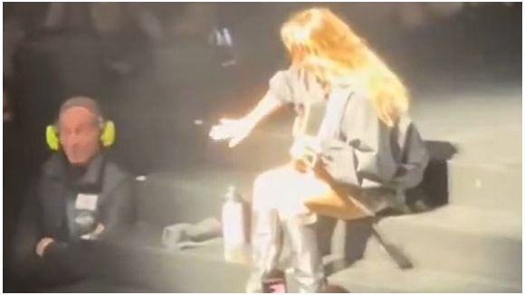 Louane recadre un agent de sécurité en plein concert