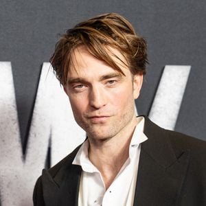 Robert Pattinson portant une robe Dior assiste à la première de 'Die My Love' à AMC Lincoln Square à New York, NY le 1er novembre 2025. Photo par Lev Radin/SPUS/ABACAPRESS.COM