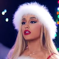 Ariana Grande tient-elle le nouveau tube de Noël ?