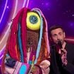 Mask Singer 2025 : la première star internationale de la saison dévoilée... Découvrez qui se cachait sous le Cyclope !
