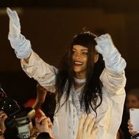 Rihanna crée une émeute en plein Paris !