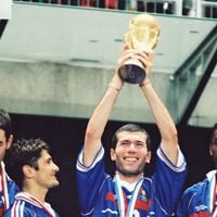 "1998, notre plus belle histoire" : un spectacle musical sur la victoire des Bleus arrive, et des footballeurs sont impliqués