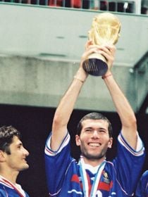 "1998, notre plus belle histoire" : un spectacle musical sur la victoire des Bleus arrive, et des footballeurs sont impliqués