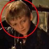 Avez-vous reconnu le petit garçon dans Batman Begins ? Il a ensuite incarné le personnage le plus détesté de la meilleure série de tous les temps