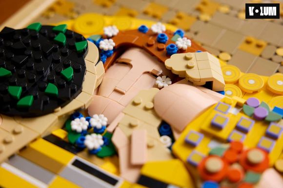 Le Baiser de Gustav Klimt version Lego