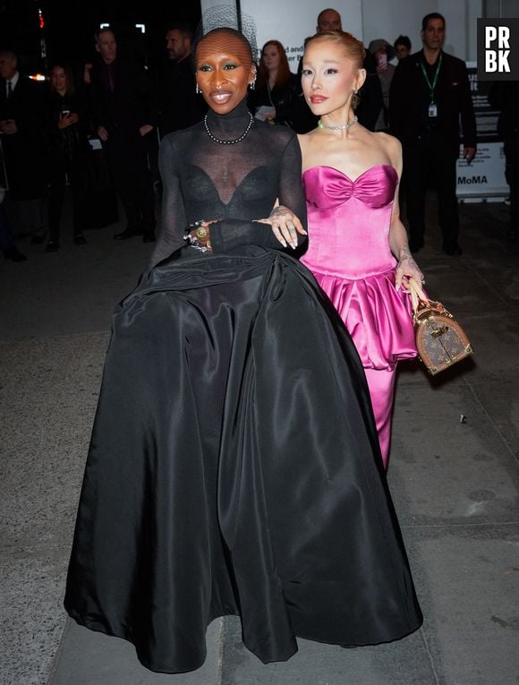 Ariana Grande et Cynthia Evo arrivent à la première de "Wicked" à New York City le 14 novembre 2024. © XNY/StarMax/Bestimage