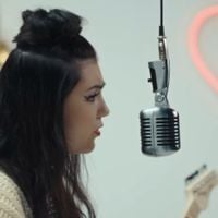 Hoshi : un clip de rupture poignant