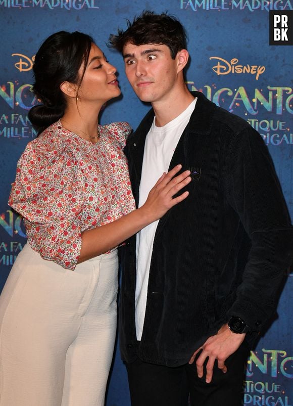 Vaimalama Chaves (Miss France 2019) et son compagnon Nicolas Fleury - Avant-première du film "Encanto" de Disney au Grand Rex à Paris le 19 novembre 2021. © Veeren/Bestimage