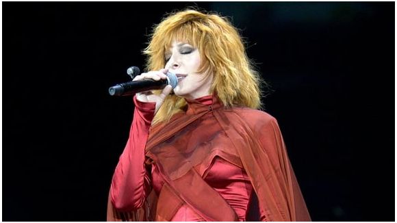 Mylène Farmer annule sa venue en Russie