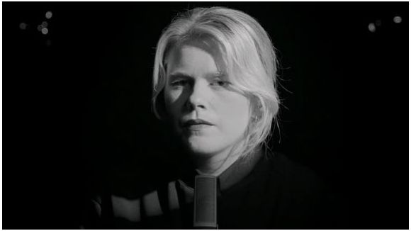 Zaho de Sagazan chante "Dis-moi que tu m'aimes"