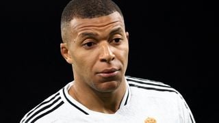 "C'est terrible. Il est à côté de la plaque" : Kylian Mbappé est tellement mauvais que même son plus gros hater s'inquiète pour lui après ses matchs ratés