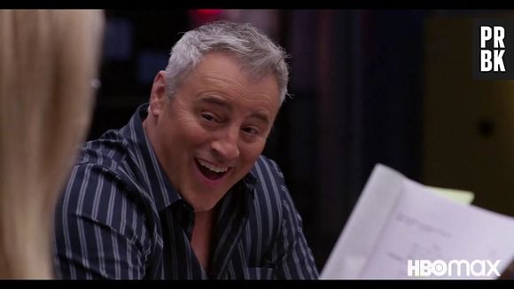 Captures d'écran - L'épisode spécial de Friends arrivera en France le 27 mai avec des invités.
Les six héros de la série vont se retrouver après 17 ans d'absence. C'est la plate forme HBO Max qui possède les droits de tout le catalogue Friends. En plus des comédiens historiques, cet épisode spécial verra défiler de nombreuses vedettes comme Justin Bieber, David Beckham ou encore Lady Gaga.