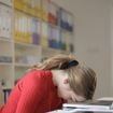 La semaine de 4 jours n'est pas une priorité pour les jeunes : 50% seraient prêts à baisser leur salaire en échange d'une déconnexion numérique et pour éviter le burnout