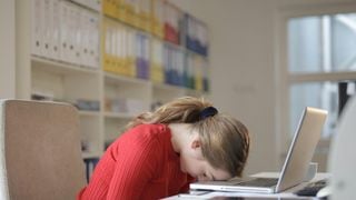 La semaine de 4 jours n'est pas une priorité pour les jeunes : 50% seraient prêts à baisser leur salaire en échange d'une déconnexion numérique et pour éviter le burnout