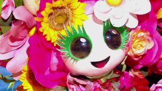 Mask Singer 2026 : On a démasqué le Bouquet, et c'est une chanteuse très populaire que vous connaissez bien !