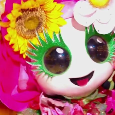 Mask Singer 2026 : On a démasqué le Bouquet, et c'est une chanteuse très populaire que vous connaissez bien !