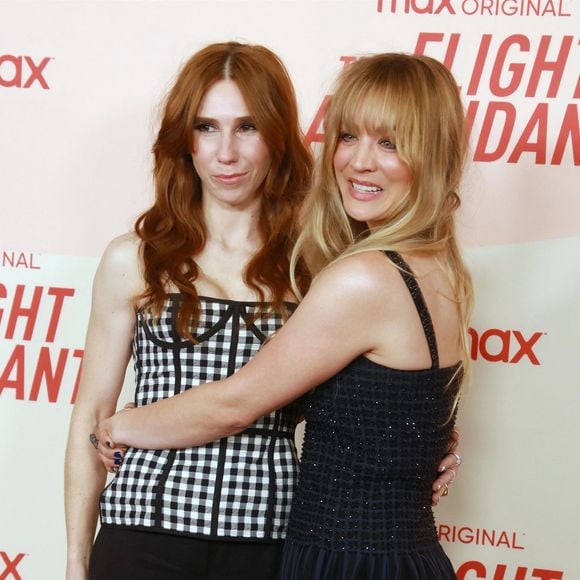 Kaley Cuoco, Zosia Mamet à la première de la saison 2 de la série "The Flight Attendant" à Los Angeles, le 12 avril 2022.