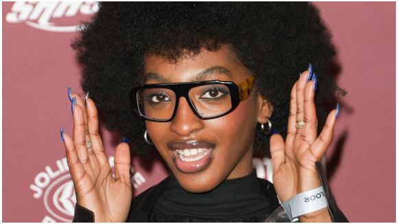 Ebony dévoile un extrait d'une nouvelle chanson