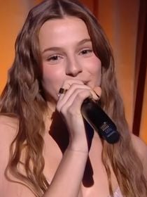 Anouk inquiète d'être toujours sans chanson avant la nouvelle saison de la Star Academy ? "Il y a quand même une pression"