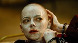 C'est le film de science-fiction le plus fou de 2025 et Emma Stone s'est vraiment rasée les cheveux pour ça, "Pas meilleure sensation au monde"