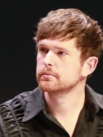 "Vous êtes remplacés" : pourquoi le coup de gueule de ce chanteur sur les journalistes musicaux est essentiel ?