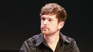 "Vous êtes remplacés" : pourquoi le coup de gueule de ce chanteur sur les journalistes musicaux est essentiel ?