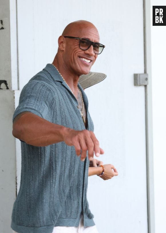 Dwayne Johnson et Emily Blunt arrivent à l'aéroport lors du 82ème Festival International du Film de Venise (Mostra), le 30 août 2025. 
© Denis Guignebourg / Bestimage