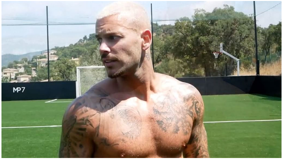 M. Pokora exhibe ses muscles (vidéo)