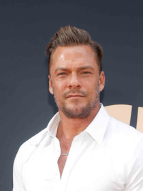 "Vous n'auriez même pas besoin de me payer" : Alan Ritchson, la star de Reacher, rêve d'incarner un héros majeur de DC Comics