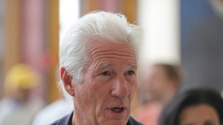 Richard Gere affirme qu'Hollywood ne lui tend plus la main à cause de la Chine : "Nous avons passé un appel téléphonique secret sur une ligne sécurisée"