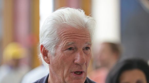Richard Gere affirme qu'Hollywood ne lui tend plus la main à cause de la Chine : "Nous avons passé un appel téléphonique secret sur une ligne sécurisée"