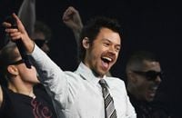 Harry Styles annonce deux concerts à la Plénitude Arena de Paris.