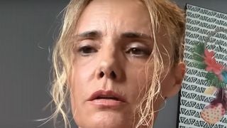 "C'est la descente aux enfers" : Anne harcelée et au plus mal depuis l'arnaque au faux Brad Pitt, sa fille réagit à l'affaire