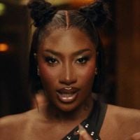 Aya Nakamura prend le pouvoir avec "Désarmer"