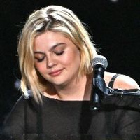 Louane dévoile une version acoustique de "maman"