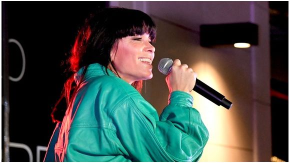 Jenifer confirme préparer de nouvelles chansons