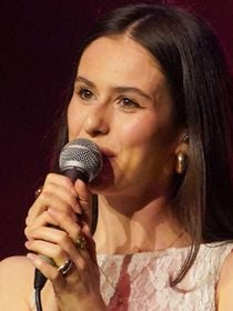 "Que ça plaise ou non..." : Jeanne (Star Academy) se défend face aux critiques sur les paroles de son dernier single