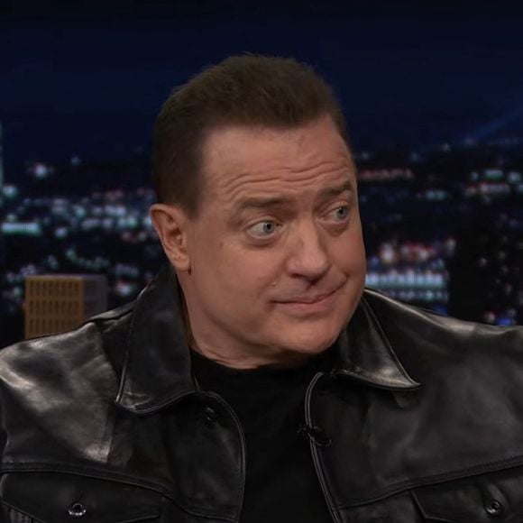 Pictures must credit : NBC
Brendan Fraser, la star de La Momie, a révélé qu'il avait fait un tour de montagnes russes sur le thème du film pour se préparer à une nouvelle suite.
Fraser, 57 ans, fait à nouveau équipe avec l'actrice britannique Rachel Weisz pour le quatrième film de la franchise, qui a débuté en 1999.
Le troisième film, La tombe de l'empereur dragon, est sorti en 2008 et Weisz, qui est mariée à l'acteur de James Bond Daniel Craig, a choisi de ne pas y participer.
La sortie du nouveau film est prévue pour mai 2028.
Fraser, lauréat d'un Oscar, a participé à l'émission américaine de Jimmy Fallon pour parler de son nouveau film intitulé Pressure, dans lequel il incarne le commandant allié de la Seconde Guerre mondiale Dwight D. Eisenhower.
Le film se concentre sur les jours précédant le jour J, le 6 juin 1944.
En parlant de La Momie, dans lequel Fraser jouait le rôle de l'aventurier Rick O'Connell, M. Fallon a déclaré : "Eh bien, il y a des choses très intéressantes à faire dans ce film : "Il y a des nouvelles assez importantes qui sont en train de briser le cercle vicieux de l'industrie cinématographique.
"Les gens disent que vous allez reprendre le tournage d'un autre film sur la momie. Est-ce vrai ? Allez-vous en faire un autre ?
"Que savons-nous à ce sujet jusqu'à présent ?
"Y a-t-il quelque chose que vous êtes autorisé à dire ?
Fraser a répondu : "Eh bien, nous allons réunir le groupe. C'est la seule façon de le faire.
"Nous allons donc donner au public ce qui nous a ennuyé ces 20 dernières années."

Photo fournie par JLPPA