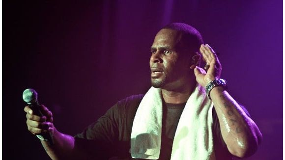 Britney Spears ft. R. Kelly : "Till The World Ends"