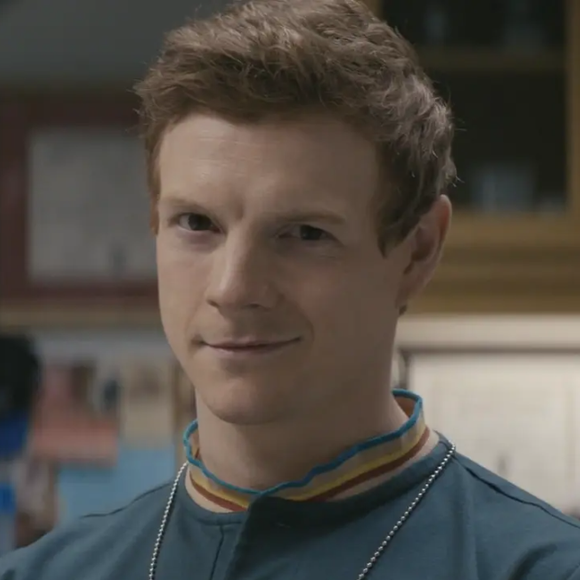 Patrick Gibson dans Dexter : Les Origines