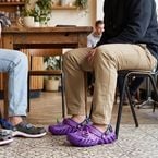 30 ans après ses débuts, ce manga culte s'associe à Crocs pour 4 paires uniques (et c'est pas One Piece)