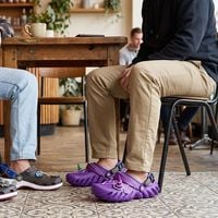 30 ans après ses débuts, ce manga culte s'associe à Crocs pour 4 paires uniques (et c'est pas One Piece)